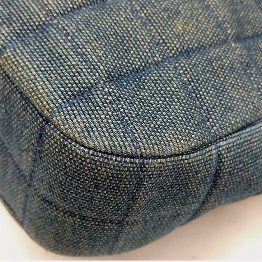CHANEL Blue Denim Flap Handbag - Picture 5 of 10